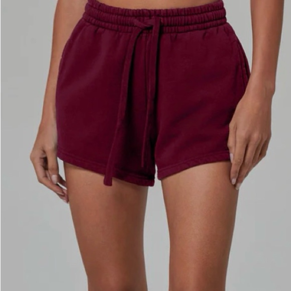 Aritzia TNA Women's Burgundy SweatFleece BoyfriendFit Shorts - Picture 1 of 4